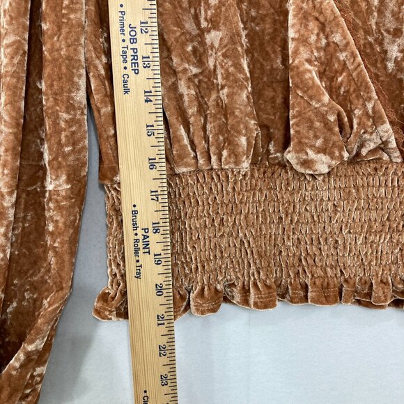 New Selfie size XL Surplice Smocked Balloon-sleeve Velvet Top In Macchiato - Picture 7 of 11